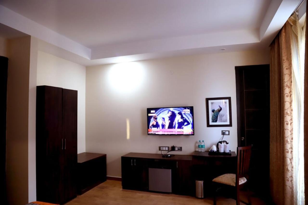 Country Inn Hotels & Resorts Vrindāvan Екстериор снимка
