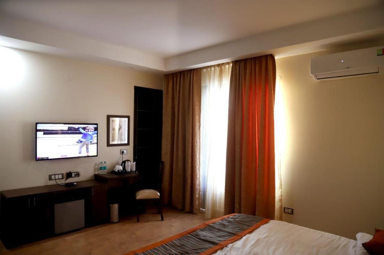 Country Inn Hotels & Resorts Vrindāvan Екстериор снимка