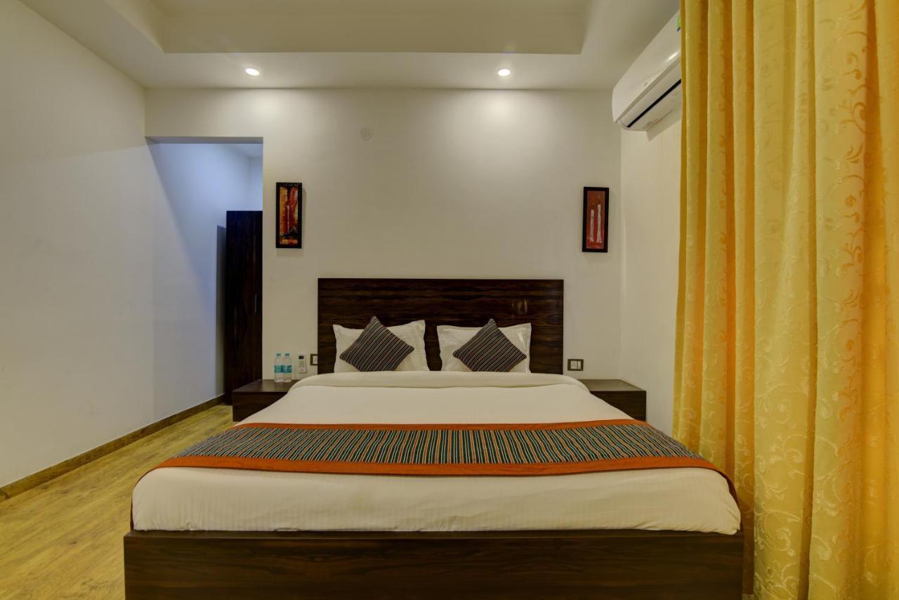 Country Inn Hotels & Resorts Vrindāvan Екстериор снимка