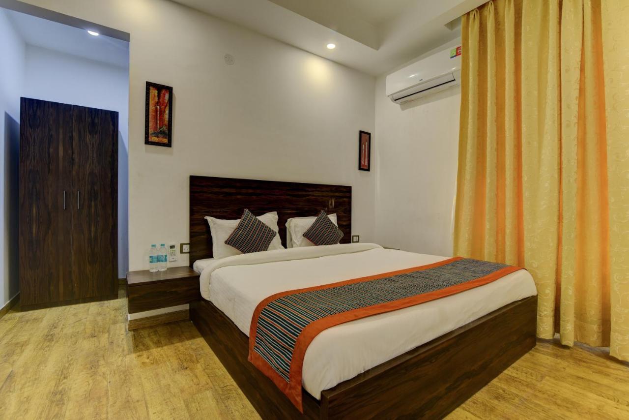 Country Inn Hotels & Resorts Vrindāvan Екстериор снимка