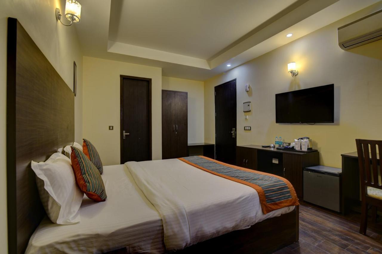 Country Inn Hotels & Resorts Vrindāvan Екстериор снимка