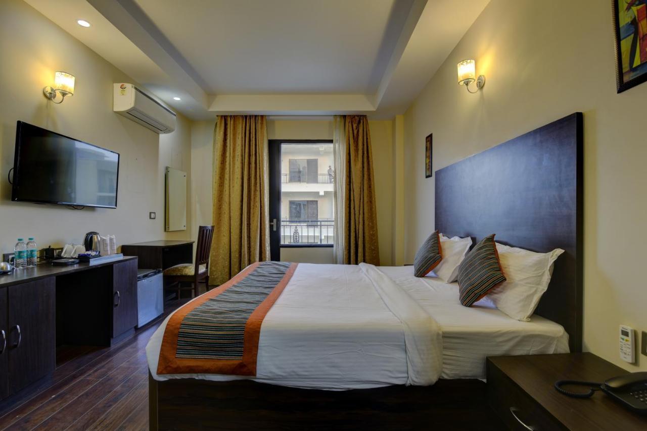 Country Inn Hotels & Resorts Vrindāvan Екстериор снимка