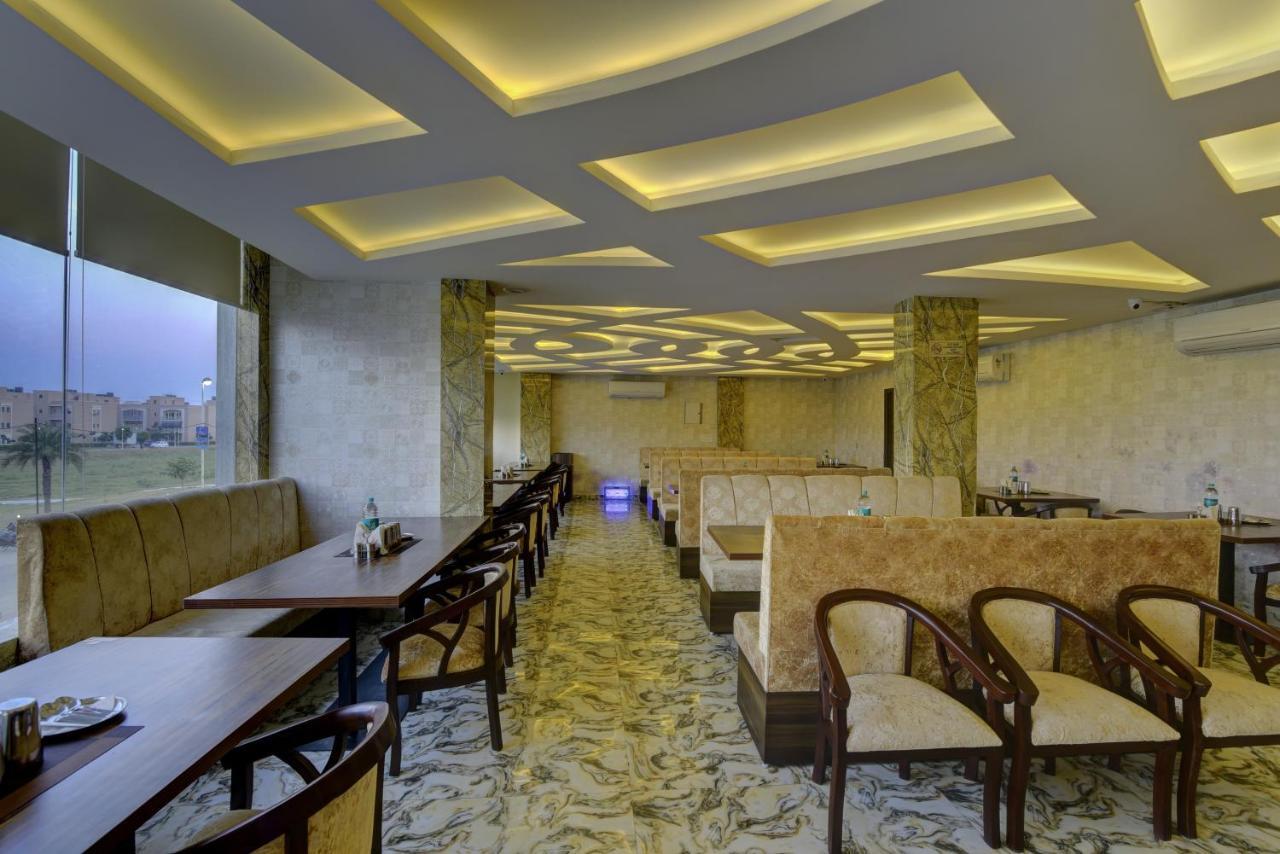 Country Inn Hotels & Resorts Vrindāvan Екстериор снимка