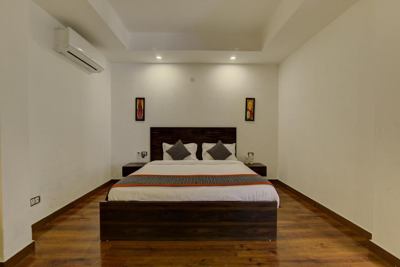 Country Inn Hotels & Resorts Vrindāvan Екстериор снимка