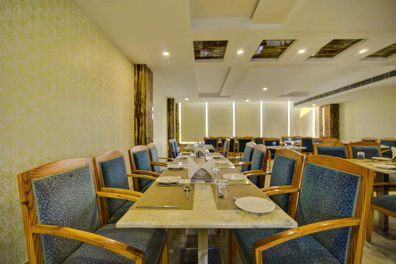 Country Inn Hotels & Resorts Vrindāvan Екстериор снимка